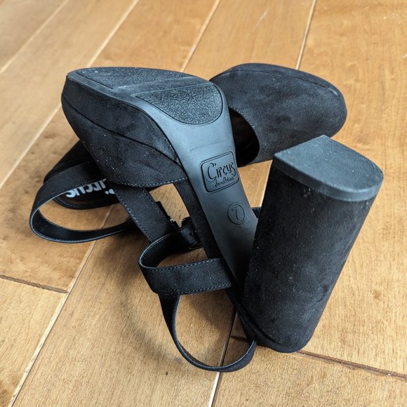 Worn Once - Circus by Sam Edelman, Black 'Daniela' Sandals - Picture 6 of 6